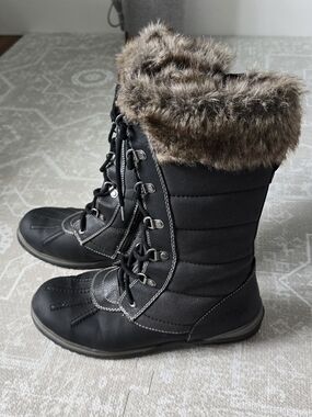 Blondo Black Lace-Up Winter Boots with Brown Faux Fur Cuff